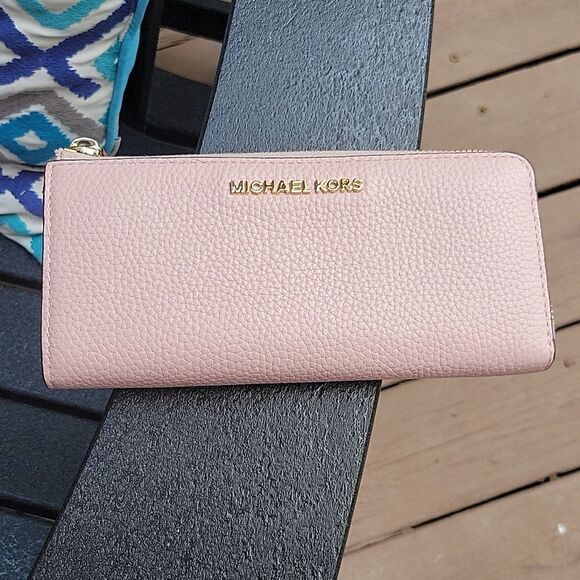 MICHAEL KORS Leather Wallet in Dusty Pink - Picture 10 of 10